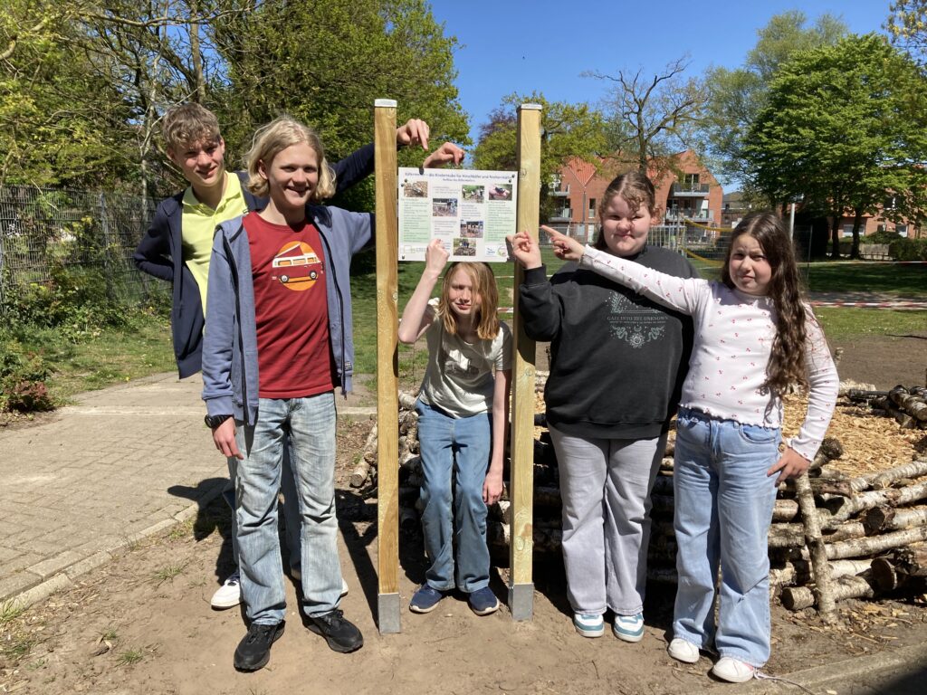 Umwelt-AG: „Flotte Käfer“ auf dem Schulhof