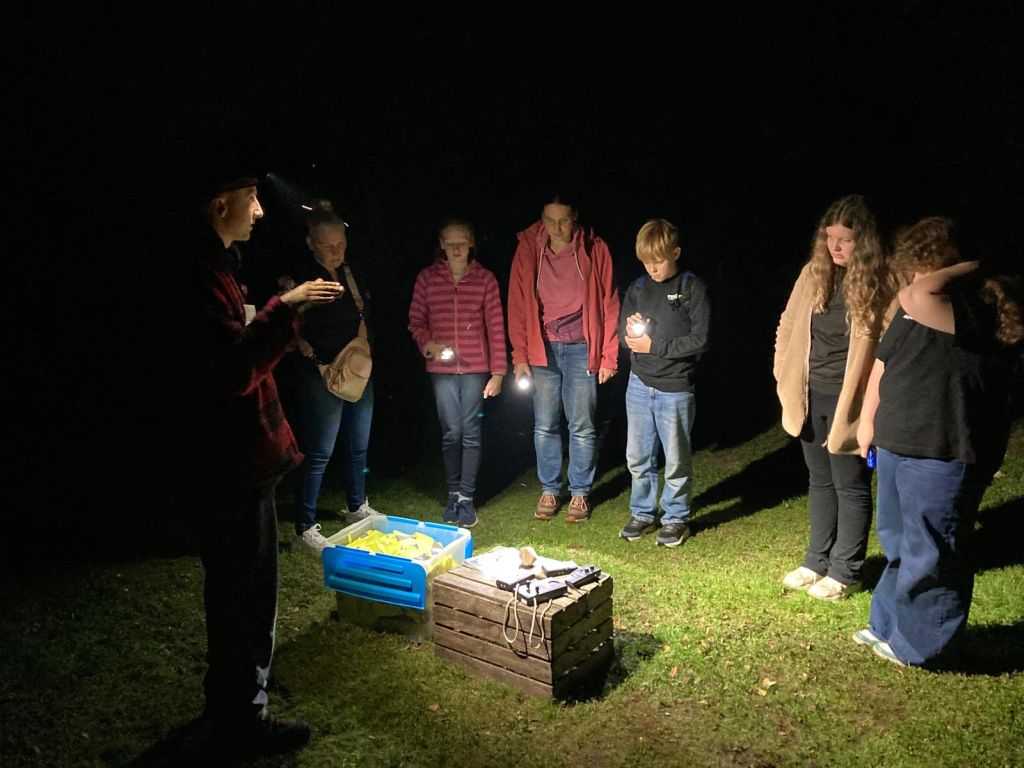 Umwelt-AG: Den Jägern der Nacht auf der Spur – Fledermauswanderung in Schüttorf